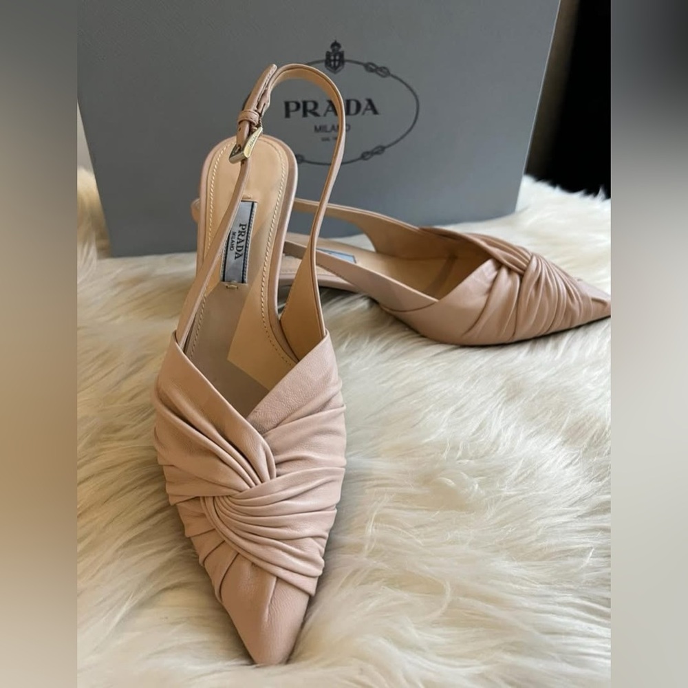 🎀 PRE-LOVED 🎀
Prada Calzature Donna Heel